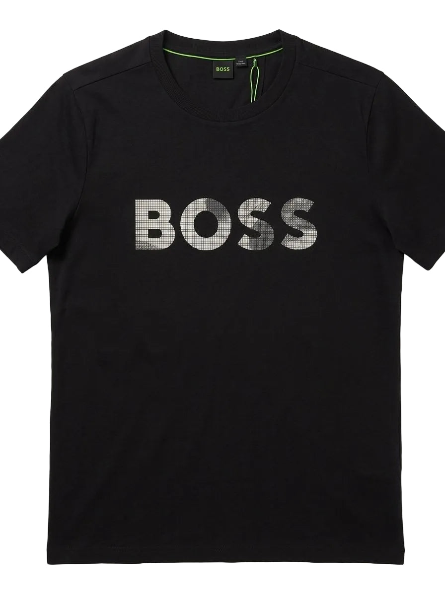 FRANELA BOSS NEGRA CON ESTAMPADO GRANDE REGULAR