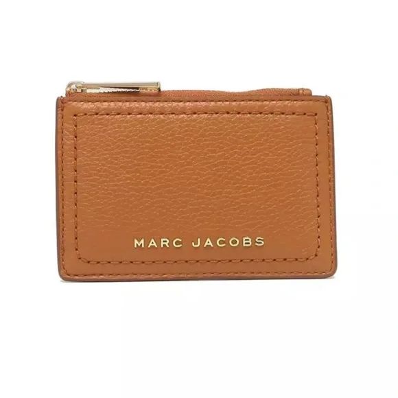 PORTA TARJETA MARC JACOBS SMOKE ALMOND